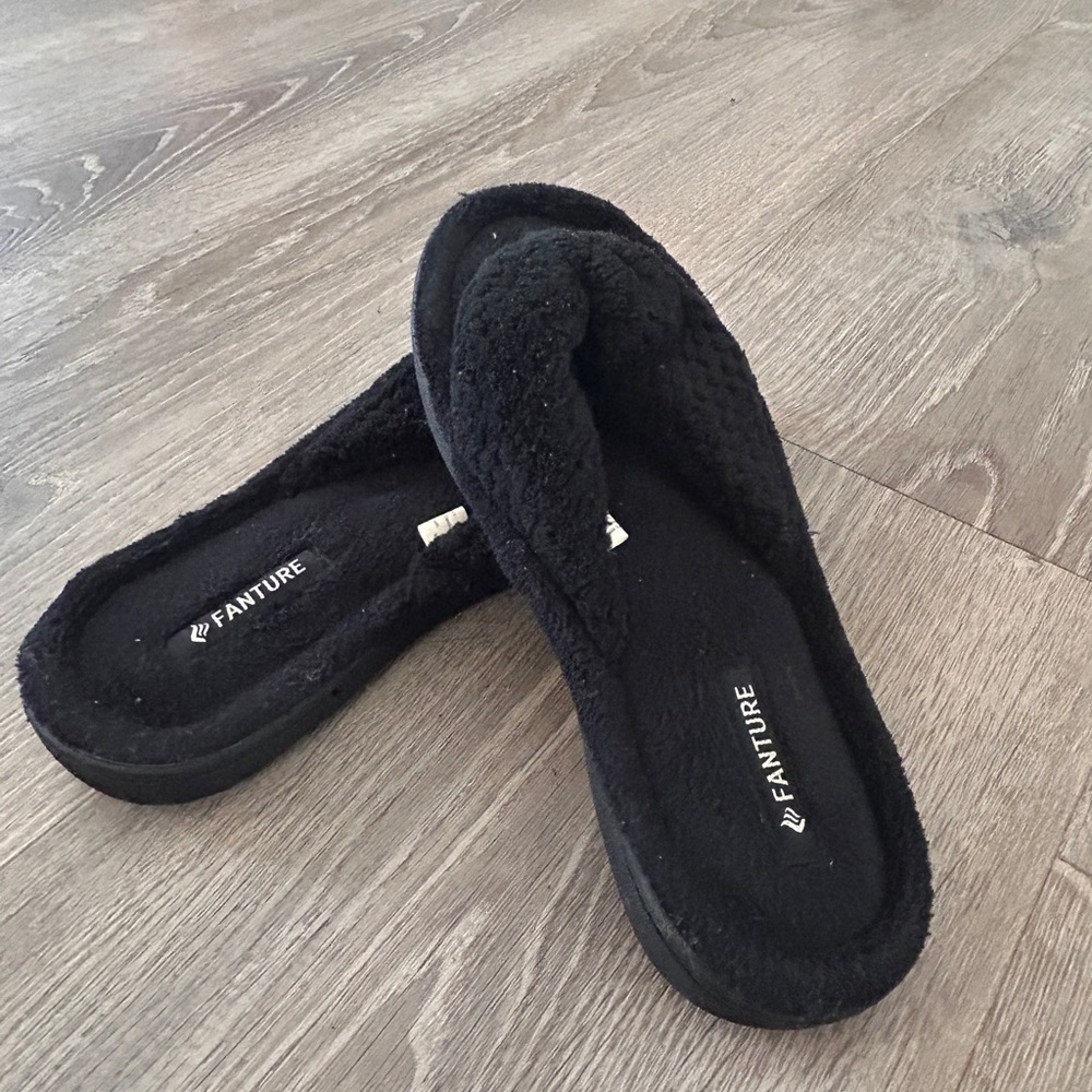 Fanture Black Fuzzy Slippers